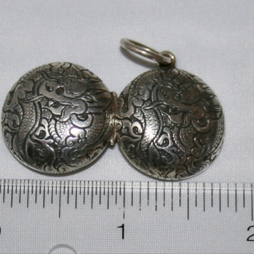 Rare Vintage Silpada Sterling Silver Etched Dragon Locket Pendant - Picture 9 of 15